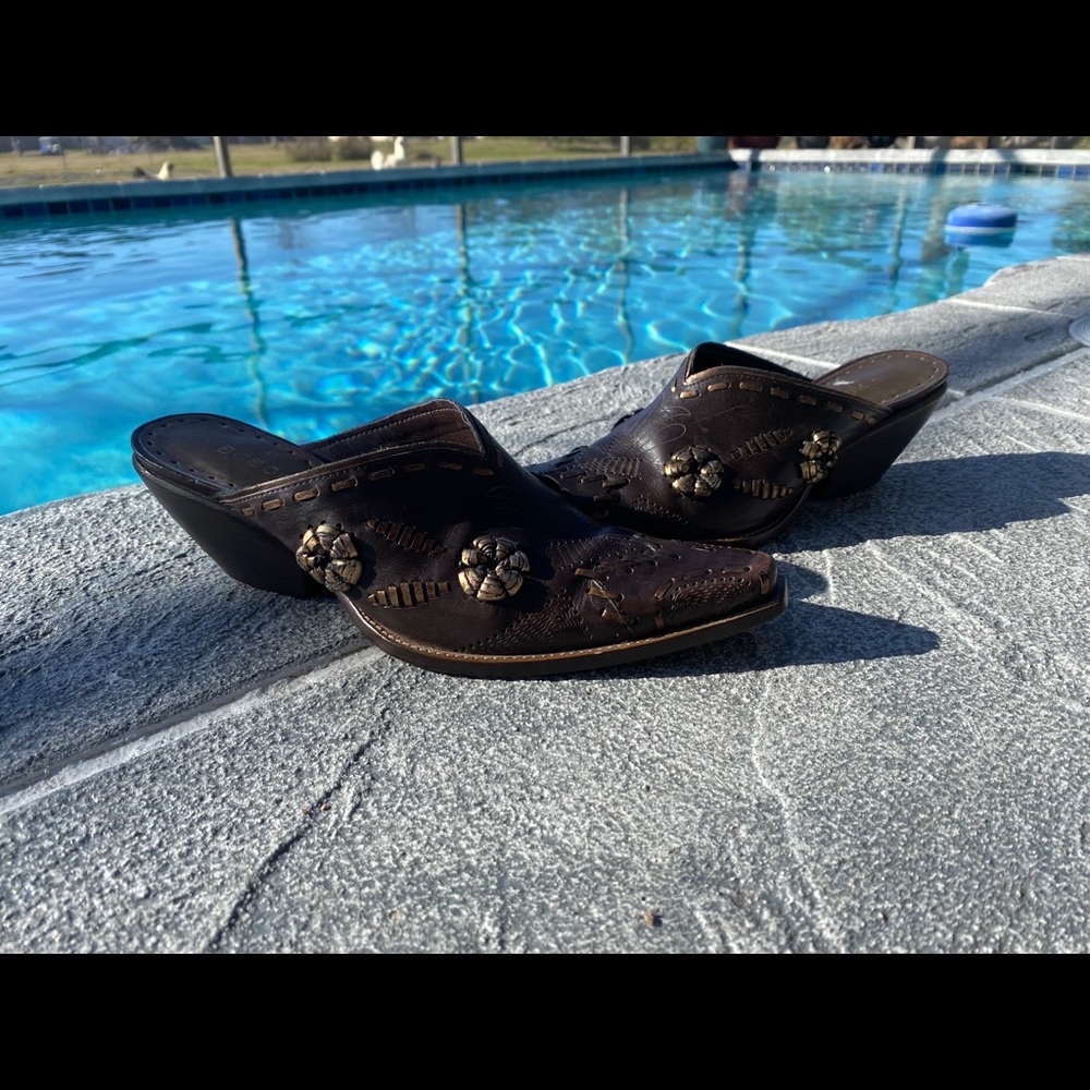 BCBGirls pointed clogs